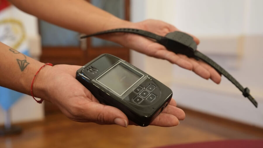 Nuevas tobilleras duales con tecnología GPS para el control de agresores en casos de violencia de género en Santa Fe