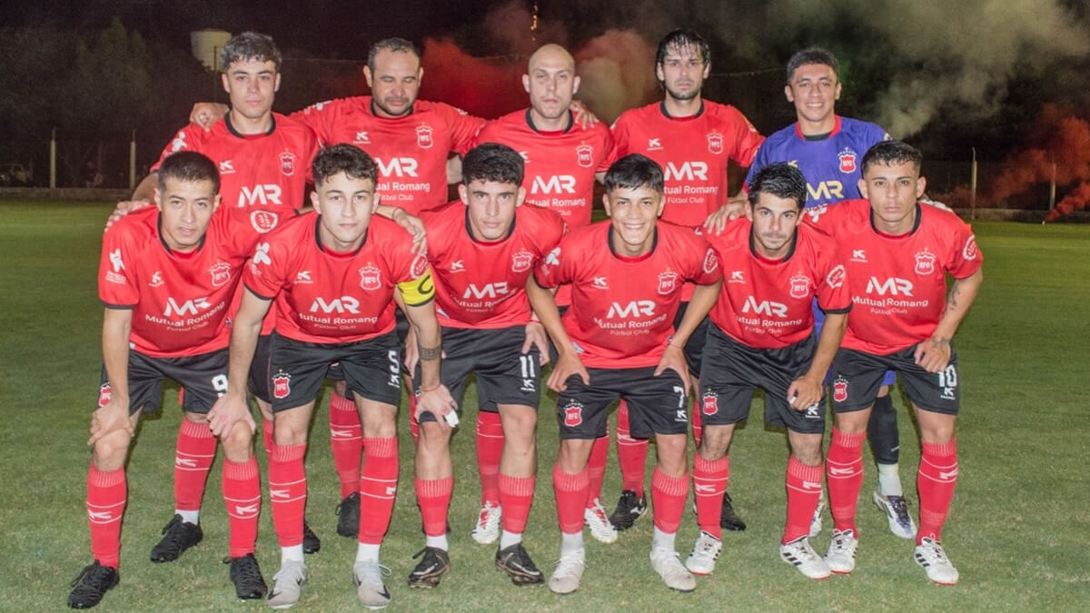Equipo de Romang FC en estadio — finalista Petit 2025 — Liga Reconquistense — fútbol regional