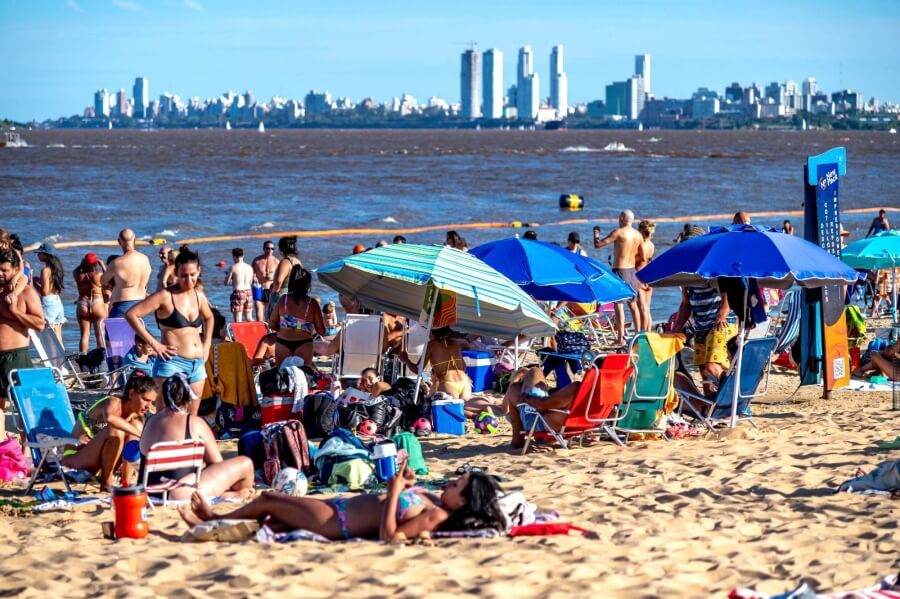 Las playas rosarionas estuvieron repletas de visitantes