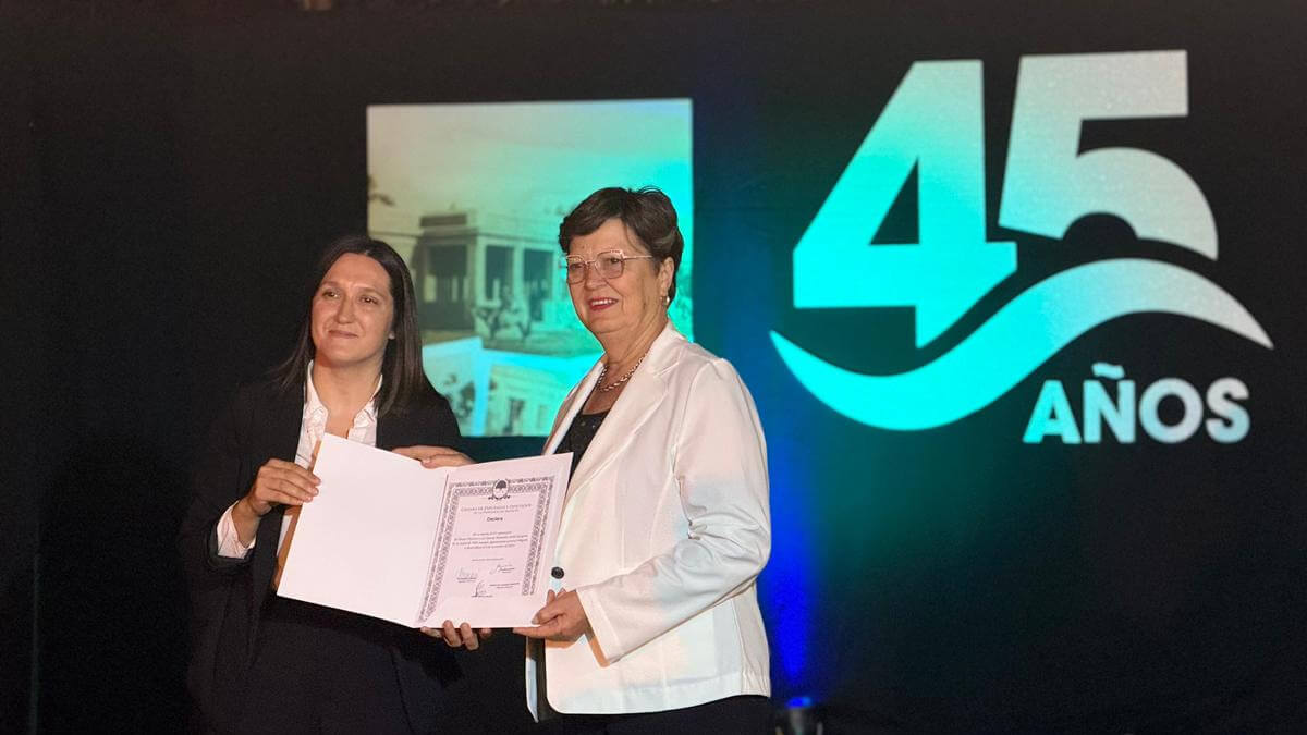 Maricel Corgniali y Estela Yaccuzzi en el acto por el 45 aniversario del Museo Aníbal Gregoret en Villa Ocampo, autoridades culturales ocampenses
