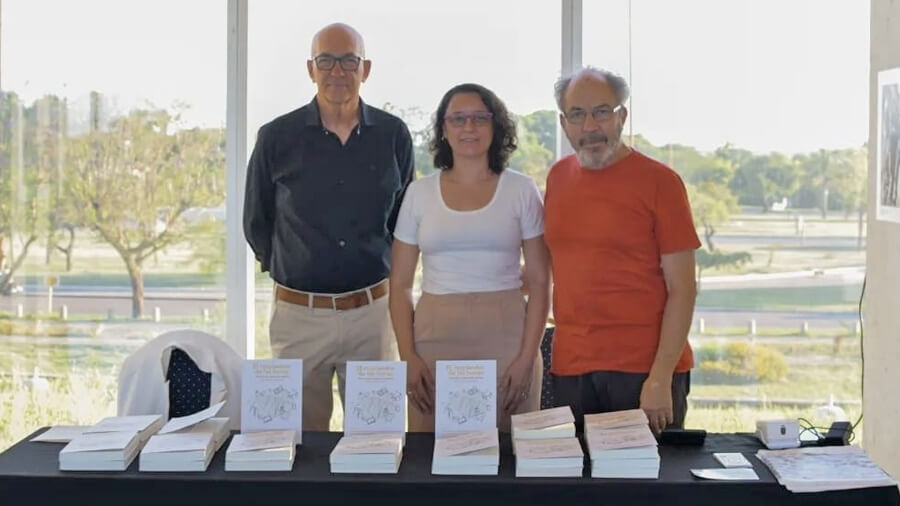 Autores del libro El resplandor de las horas en la presentación de la edición en Santa Fe
