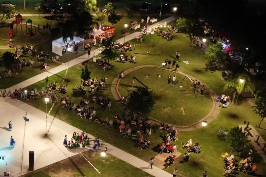 La renovada plaza, con su importante puesta de valor, se convirtió en el lugar de encuentro por excelencia de la localidad