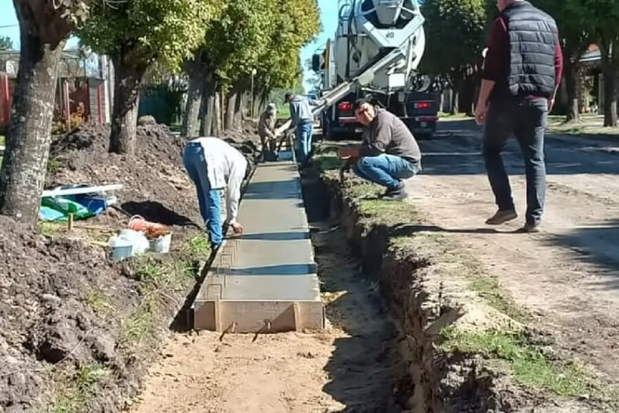 Obra de cordón cuneta vino a mejorar el tránsito en la localidad