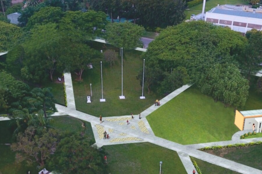Vista aérea de la renovada plaza 17 de Enero, espacio central de la vida social de Guadalupe Norte