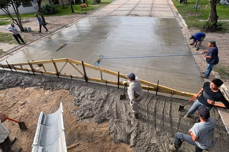 Una de las obras de infraestructuras más importante fue la realización de varias cuadras de pavimento asegurando la transitabilidad y seguridad vial
