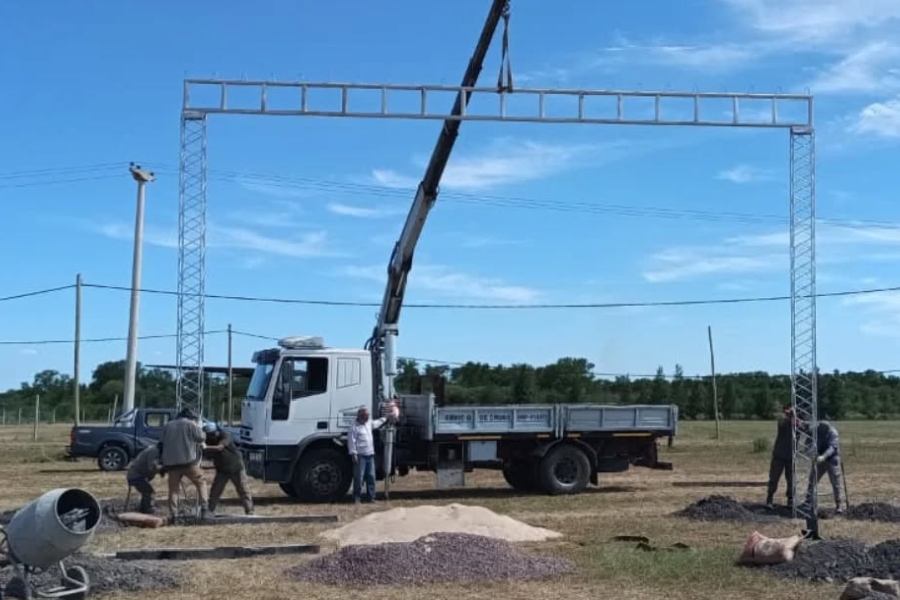 Instalación de una nueva empresa en el área industrial de Nicanor Molinas durante la gestión de Roberto Giuliani