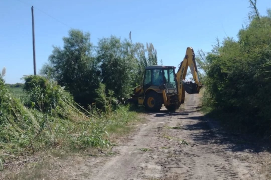 Realización de trabajos de mantenimiento y mejora en caminos rurales, aseguran la transitabilidad de vecinos y productores
