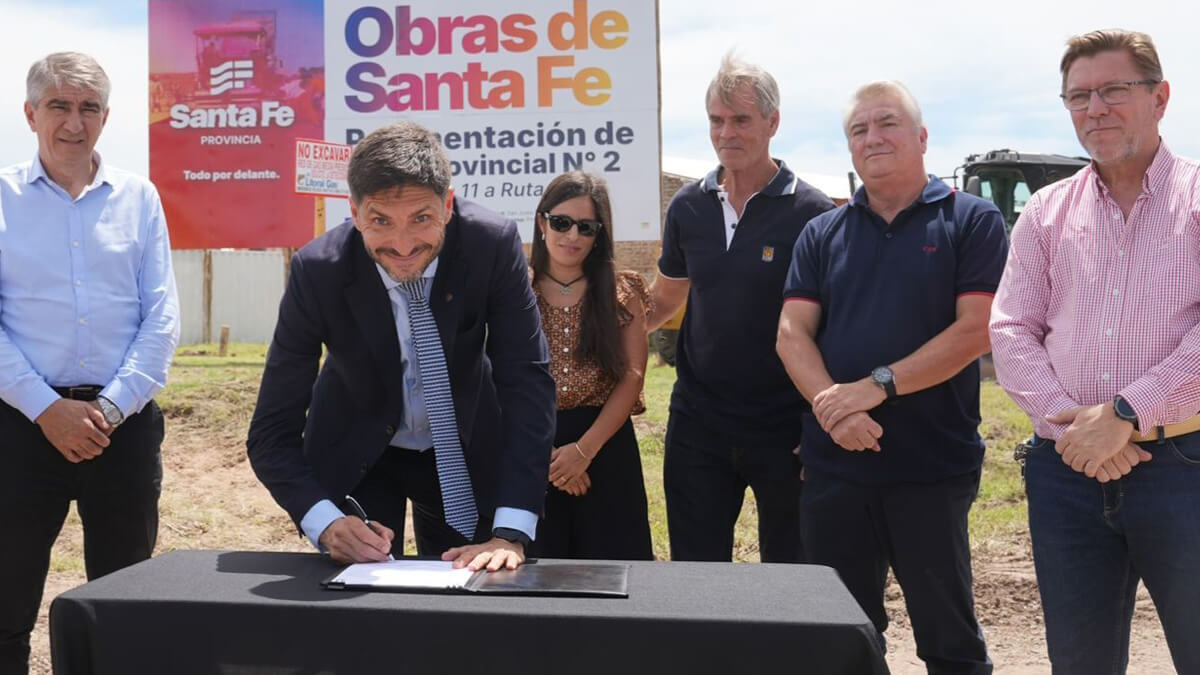 Gobernador Maximiliano Pullaro firma el inicio de obra de la pavimentación de la Ruta Provincial 2 en San Justo, obras viales Santa Fe