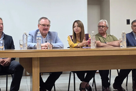 senador felipe michlig junto a autoridades provinciales y municipales en apertura de sobres de obra de línea aérea de media tensión en suardi