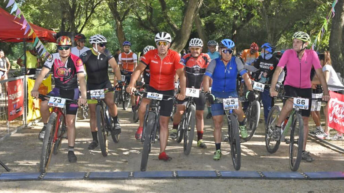 largada de la competencia MTB en el Camping Municipal Los Tatane Avellaneda Santa Fe campeonato de verano