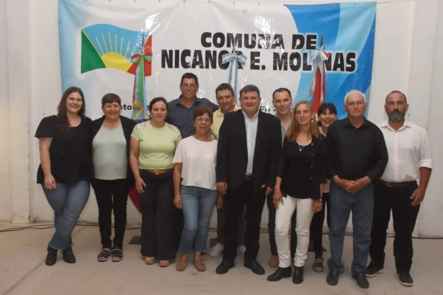 Nueva Comisión Comunal de Nicanor Molinas período 2025–2027 durante el acto de asunción