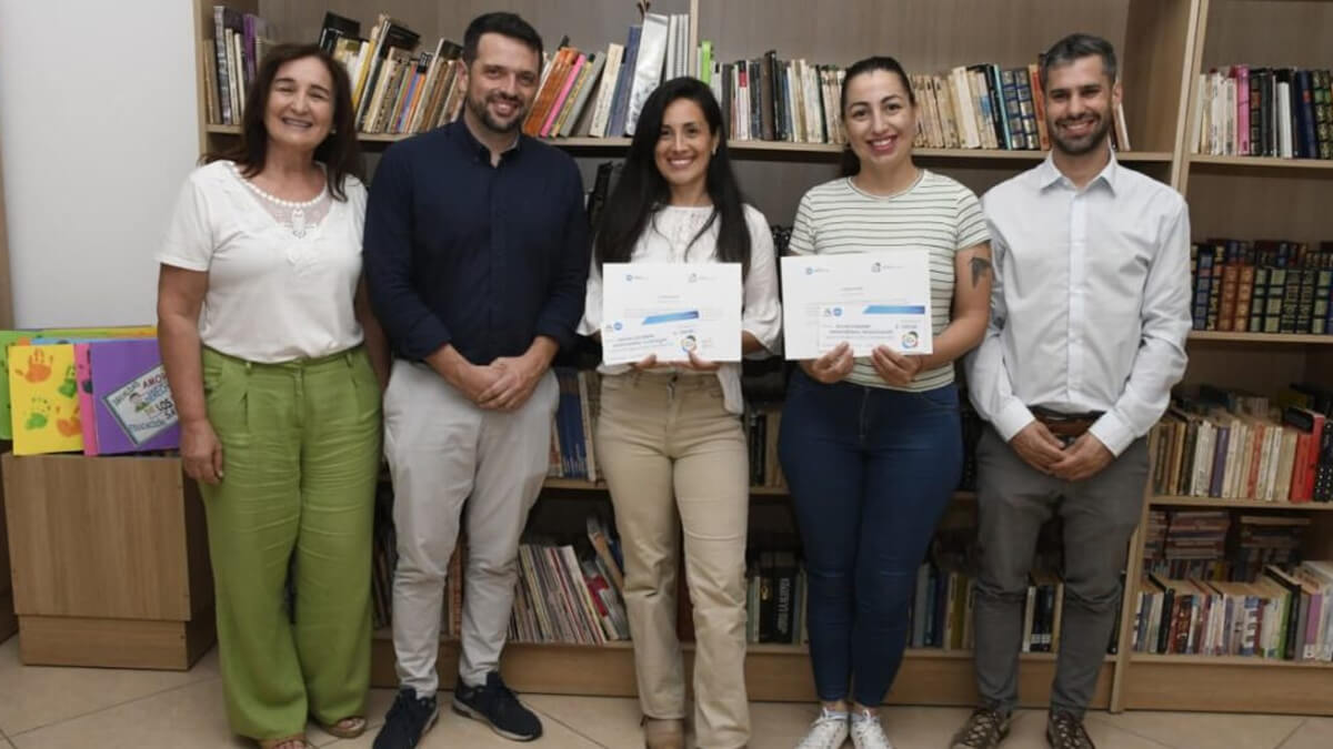 Autoridades Braidot, Saade y Sartor junto a las creadoras seleccionadas del Programa CreArte Litoral UNL en Avellaneda