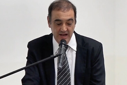 Héctor Zat brindando su mensaje durante el acto de asunción en la Comuna de Guadalupe Norte, período 2025–2027