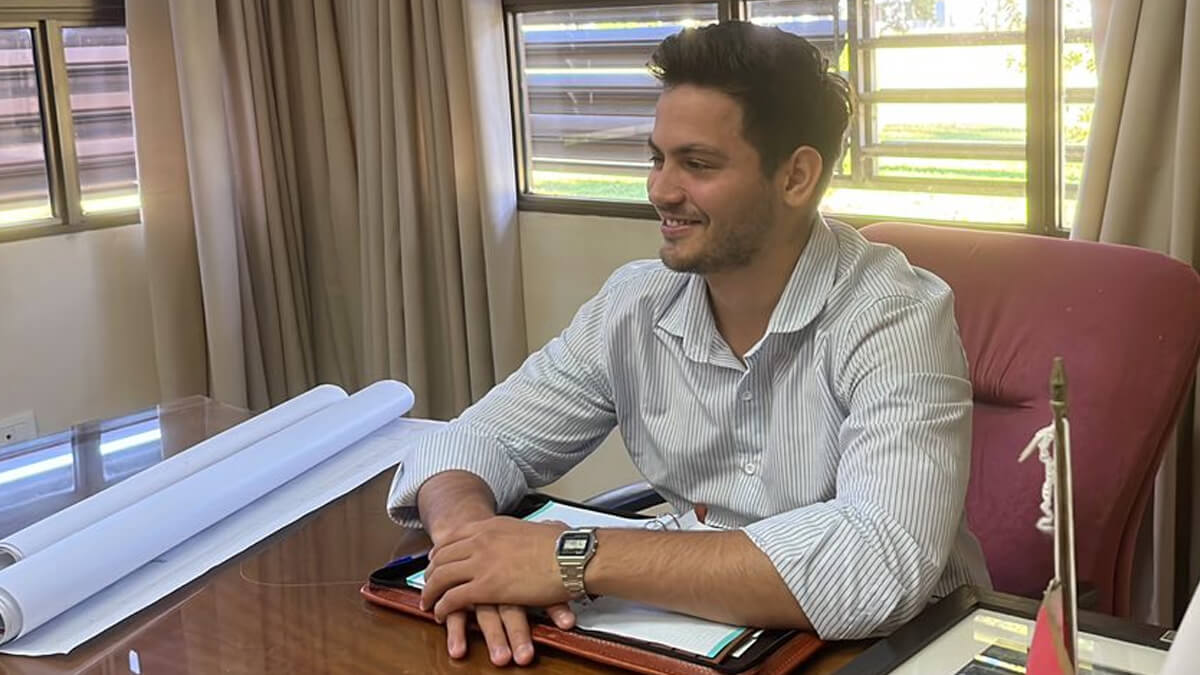 Williams Sandrigo en su oficina en su primer día como presidente comunal de Lanteri gestión 2025-2027