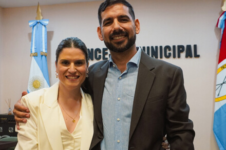 diputada Charo Mancini junto al intendente Iván Sánchez durante el acto de asunción en Las Toscas