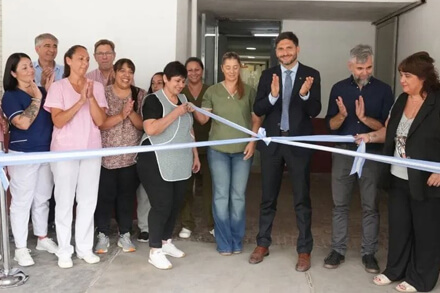 Corte de cintas en la inauguración de las remodelaciones del sector cocina y depósito del SAMCo San Justo, obra de refacción y modernización con inversión provincial