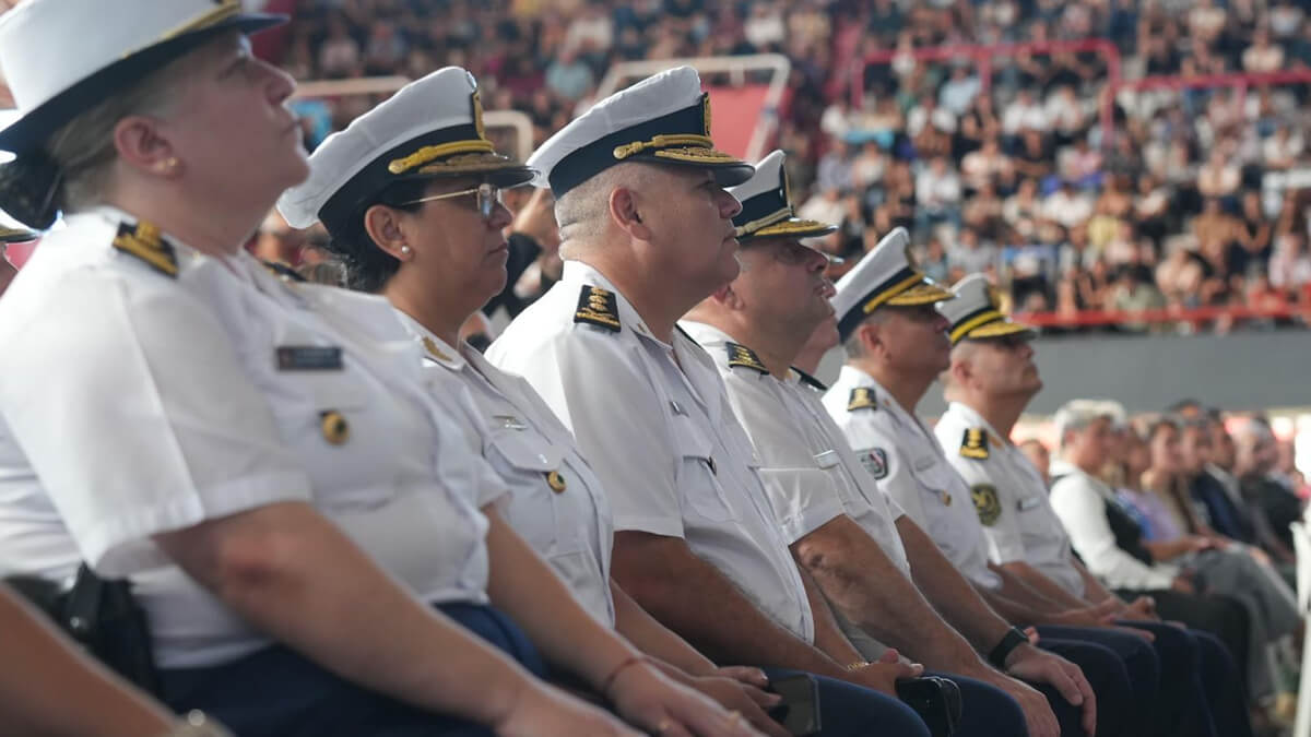 Nuevos agentes de la Policía de Santa Fe en el acto de egreso 2025 formación Isep seguridad pública