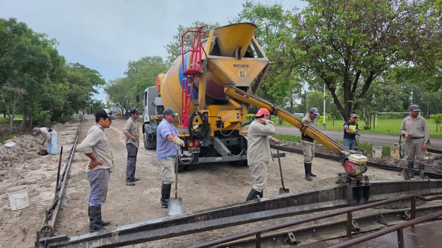Obra de hormigonado de calle en Villa Ocampo como parte de las obras viales del Acceso Norte
