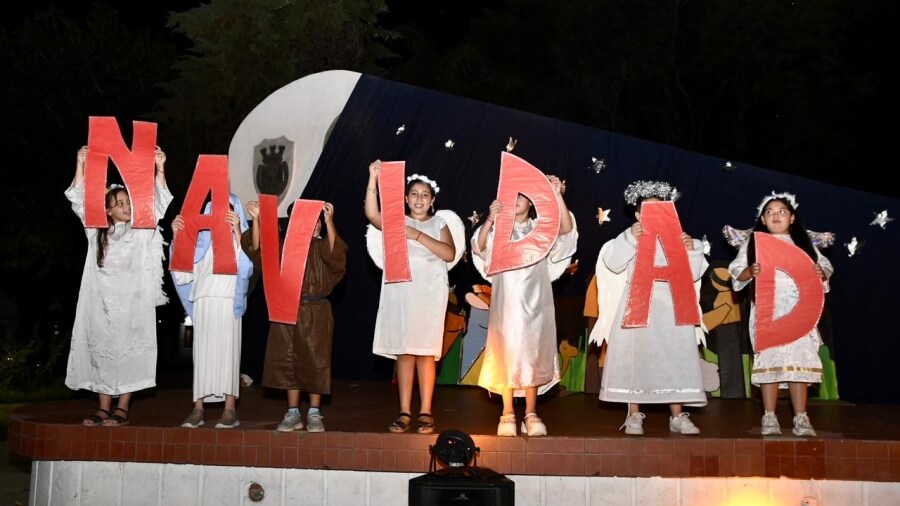 Niños protagonizaron el pesebre viviente durante el evento navideño en Avellaneda