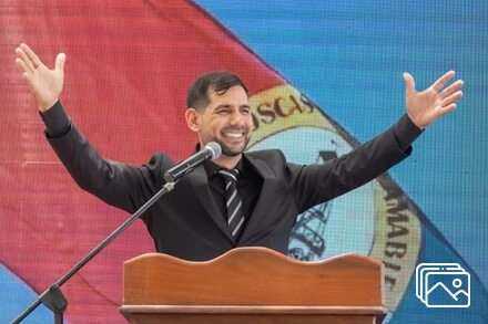 Iván Sánchez asume como intendente de Las Toscas durante el acto oficial ante vecinos y autoridades