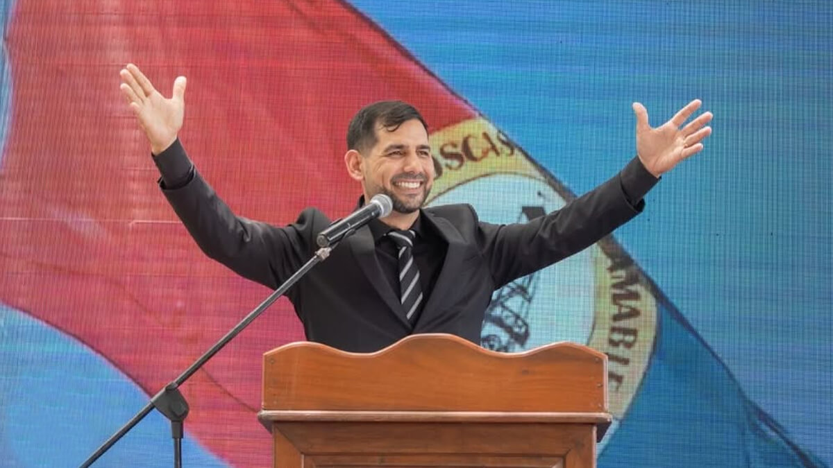 Iván Sánchez asume como intendente de Las Toscas durante el acto oficial ante vecinos y autoridades