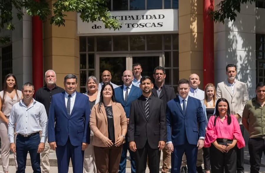 Iván Sánchez junto a quienes lo acompañarán en su gestión frente al Municipio de Las Toscas
