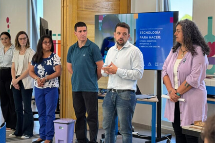 El intendente Gonzalo Braidot da la bienvenida a docentes en la capacitación STEAM en Avellaneda