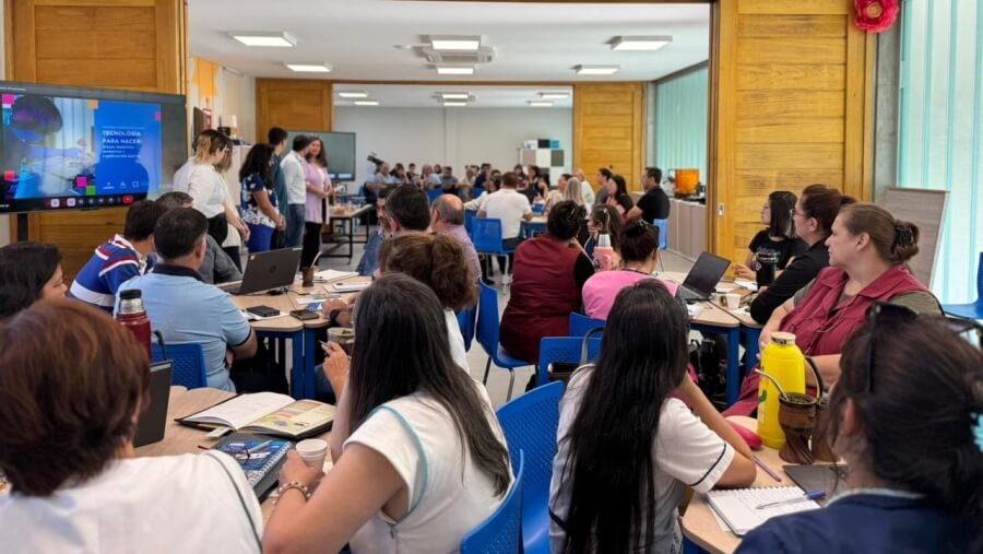 Docentes del norte de Santa Fe se capacitan en tecnología y robótica en Avellaneda