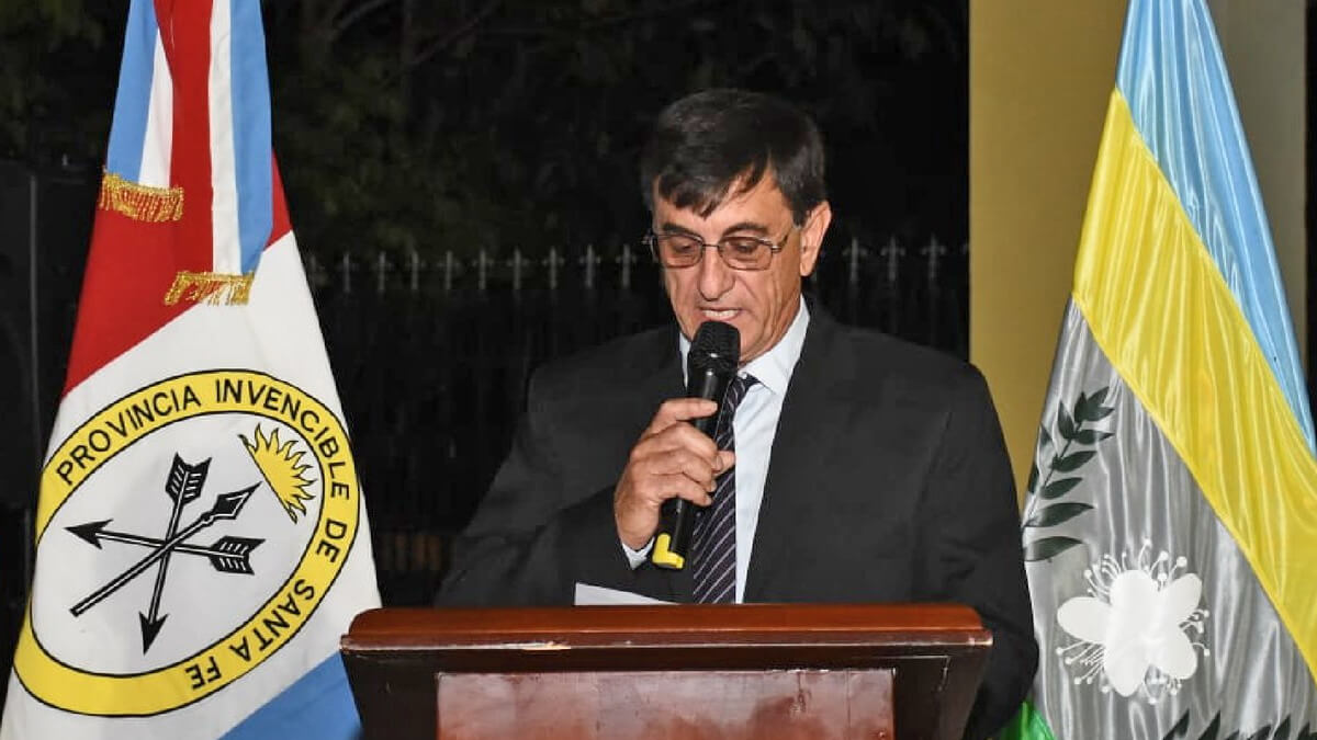 José Luis Casalis, nuevo presidente comunal de El Arazá, brindando su primer discurso tras asumir el mandato 2025–2027