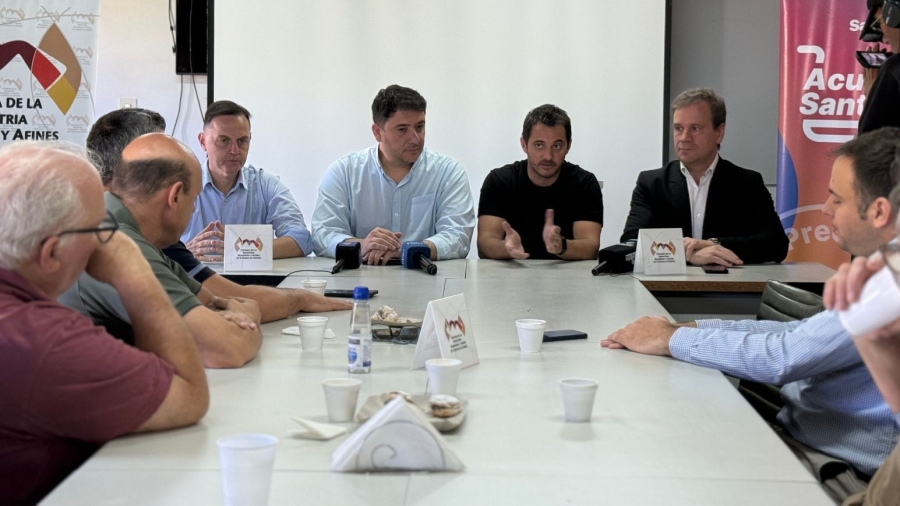 Reunión entre autoridades provinciales y representantes del sector del mueble por el programa Acuerdo Santa Fe