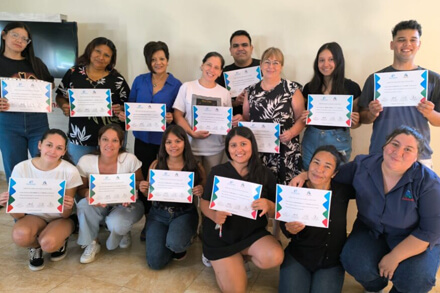 Egresados del Taller de Orientación Laboral de Avellaneda reciben certificados tras completar la capacitación municipal