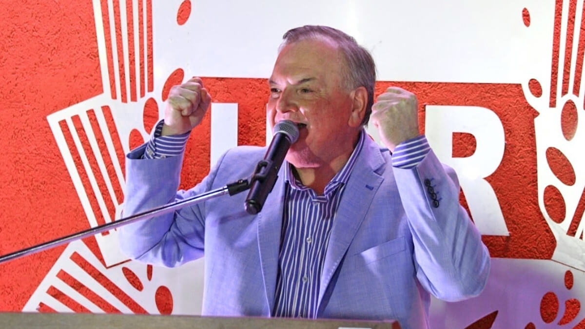 Felipe Michlig dirigiendo la palabra durante el acto de renovación de autoridades de la UCR Santa Fe