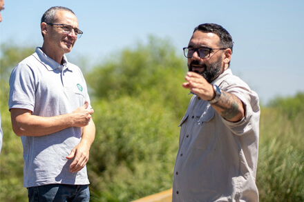 Diputado Sergio Rojas dialogando con productores del norte santafesino beneficiados por la Ley Tributaria 2026 y la reducción de impuestos.