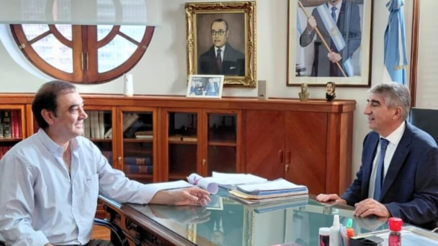 Reunión institucional entre el presidente comunal Héctor Zat y el ministro de Gobierno Fabián Bastía para coordinar acciones de gestión en Guadalupe Norte