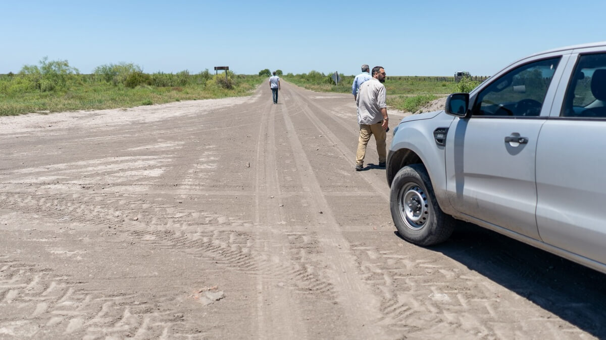 El diputado Sergio Rojas recorre la intersección de las rutas provinciales 30, 31 y 13 en el norte santafesino durante una visita a los Bajos Submeridionales
