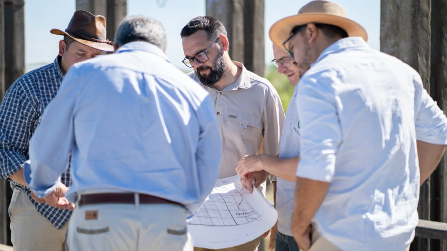 El diputado Rojas e integrantes de la Sociedad Rural de Vera recorriendo la RP 30