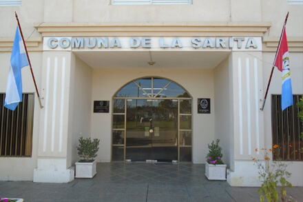 Frente del edificio de la Comuna de La Sarita en Santa Fe, sede institucional del distrito que celebra 45 años de autonomía