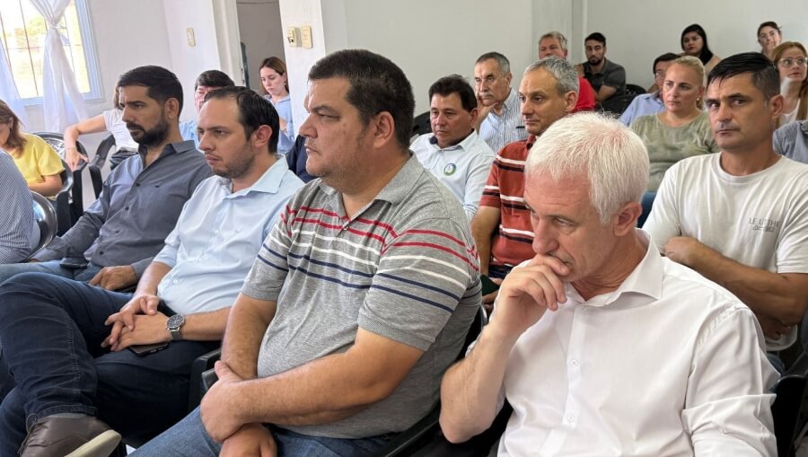 Autoridades locales y de la región acompañaron el anuncio