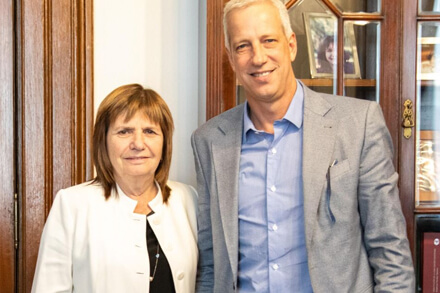 Diputado Dionisio Scarpín junto a Patricia Bullrich durante una reunión sobre seguridad y justicia federal en el norte de Santa Fe