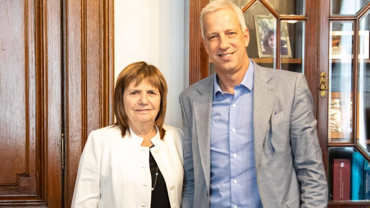 Diputado Dionisio Scarpín junto a Patricia Bullrich durante una reunión sobre seguridad y justicia federal en el norte de Santa Fe