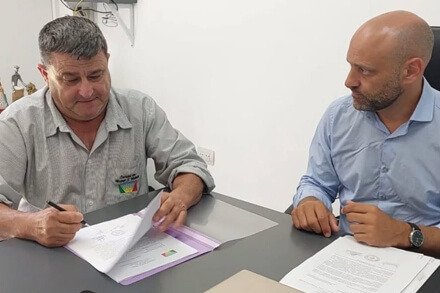 Firma del acuerdo entre Provincia y comuna de Nicanor Molinas para obras de infraestructura