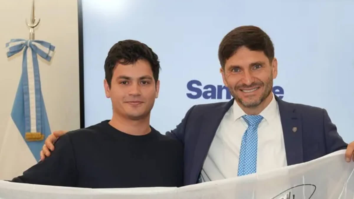 Gobernador Maximiliano Pullaro junto al presidente comunal Williams Sandrigo