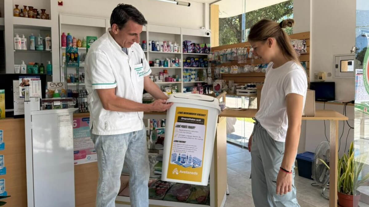 Punto de descarte seguro de residuos patogénicos en farmacia de Avellaneda con contenedores sanitarios