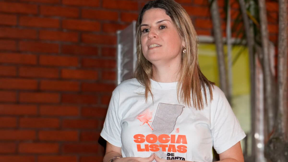 Diputada provincial Charo Mancini durante balance político del Partido Socialista en 2025