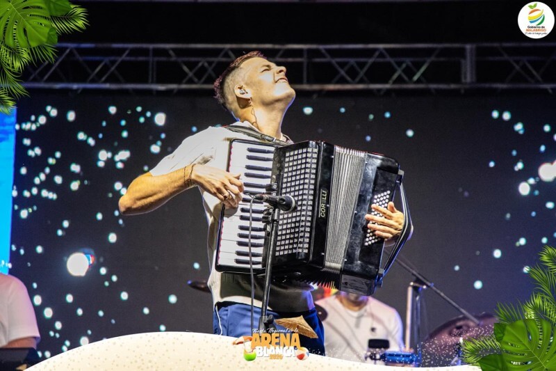 Germán Vega y La Onda, aportando toda la energía de la movida tropical con su música