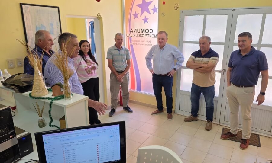 El senador Felipe Michlig reunido con autoridades comunales de Monte Oscuridad