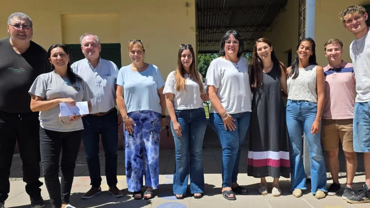 Felipe Michlig entrega aportes a instituciones educativas y deportivas de Soledad