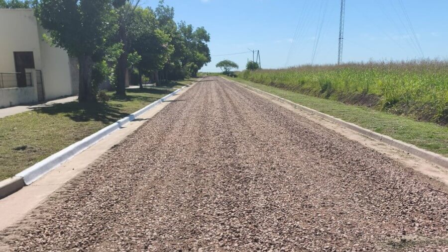 Calle de Los Laureles con estabilizado granular finalizado y mejor transitabilidad