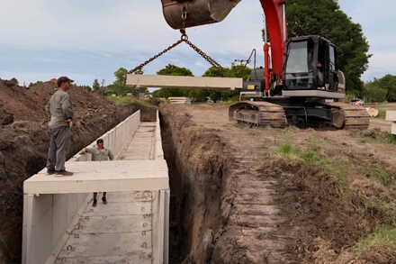 Colocación de módulos de desagüe pluvial en Malabrigo para mejorar el drenaje urbano