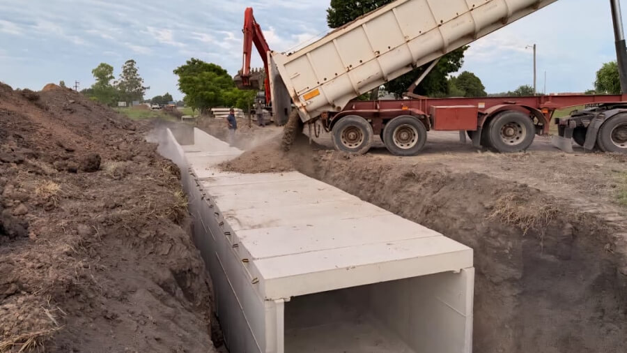 Trabajos en la concreción del desagüe pluvial